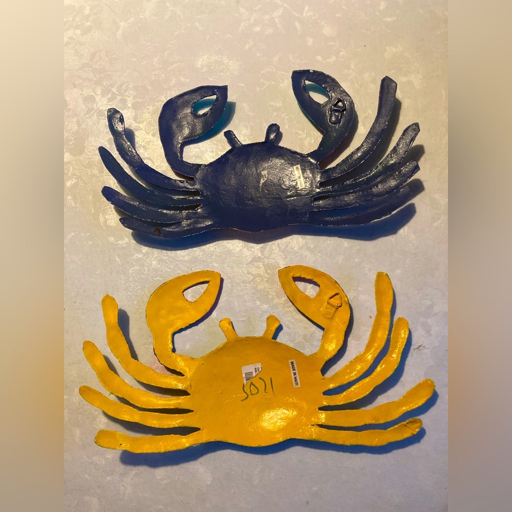 Fun & funky: hand-painted recycled metal hanging crab art - Picture 3 of 4